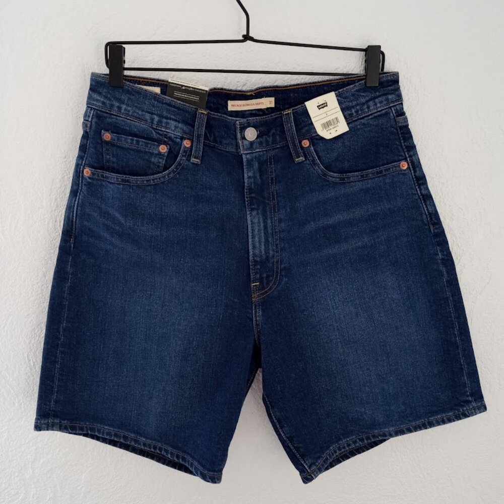 NWT Levi's Ribcage Bermuda Shorts Size 31 Medium Wash